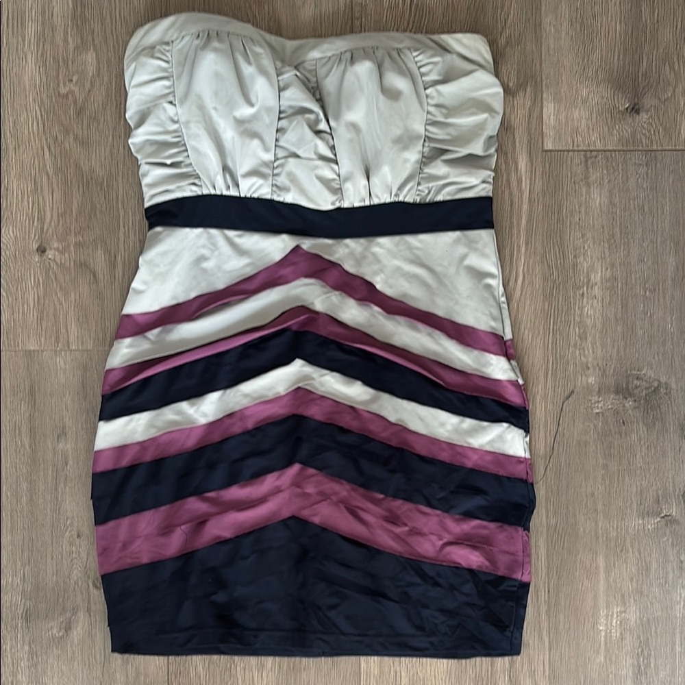 Elegant Strapless Dress in Gray, Pink, and Navy